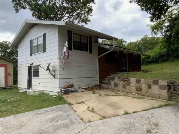 1029 Hillside Dr, Huntsville, AR 72740