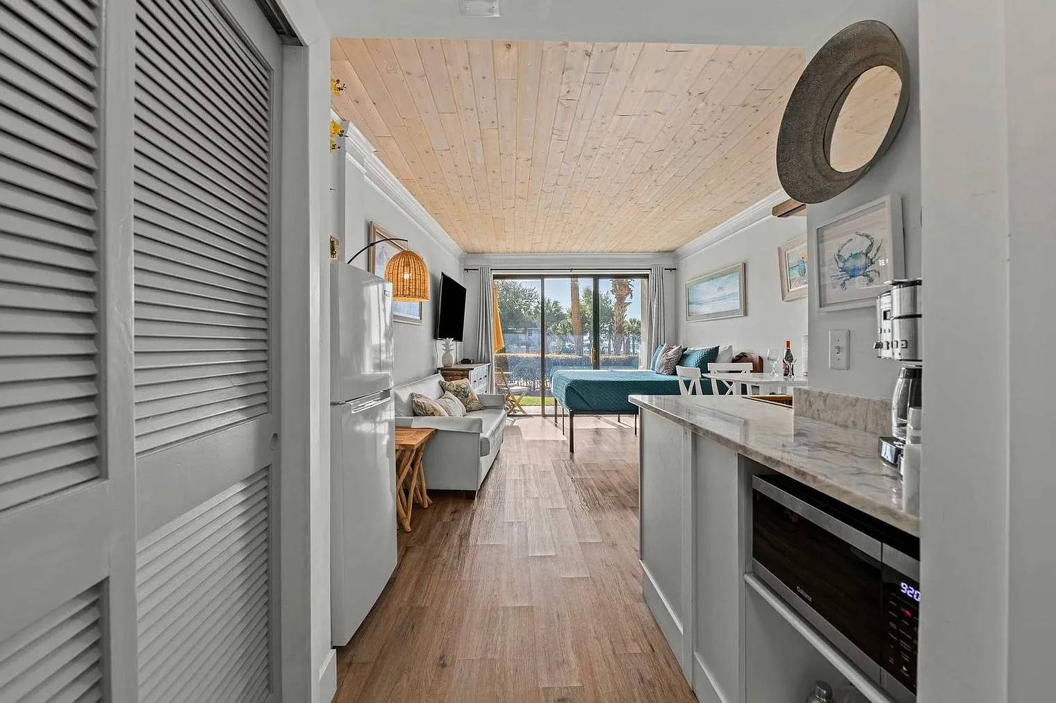 1 bed, 1.0 bath, 322 sqft, $1,720 — Photo 2
