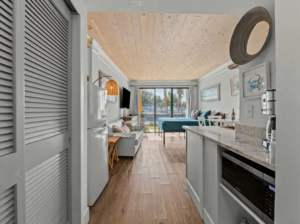 214 Miracle Strip Pkwy SW, Fort Walton Beach, FL