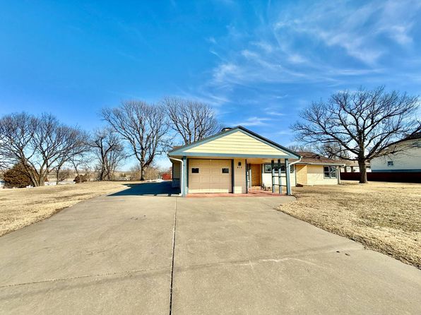 417 N 2nd St, Lincoln, KS 67455