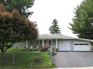 2424 Farwell Rd, Des Moines, IA 50317