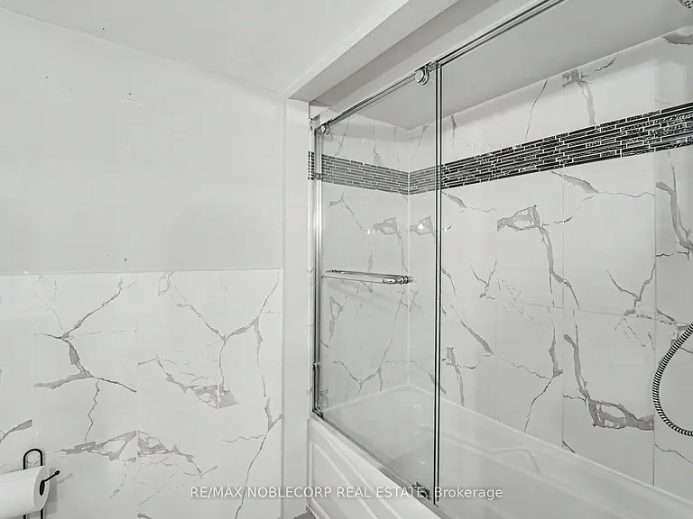 3519 Laddie Cres — Photo 13