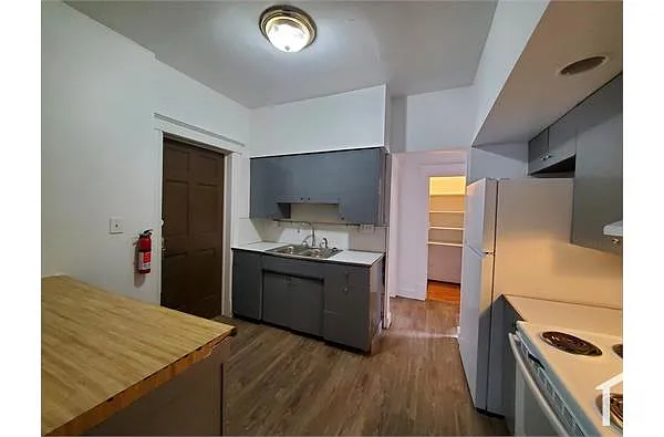Building Photo - 20 N Summit St #1B