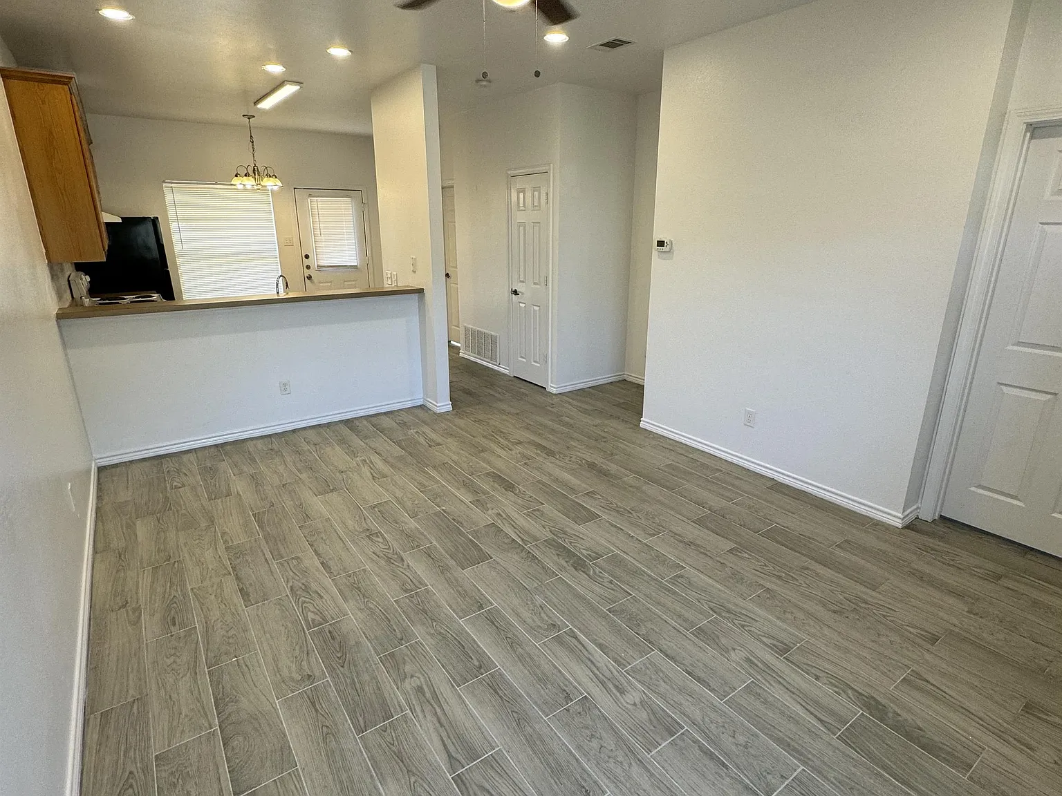 Westview - 370 — Photo 3