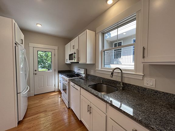 4th image of 10 Linden Ave #1