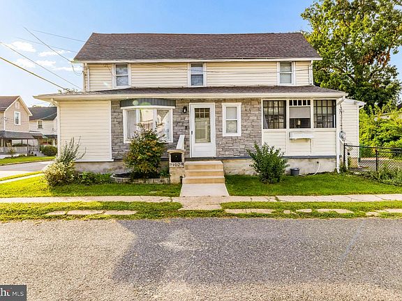 3rd image of 402 Wesley Ave