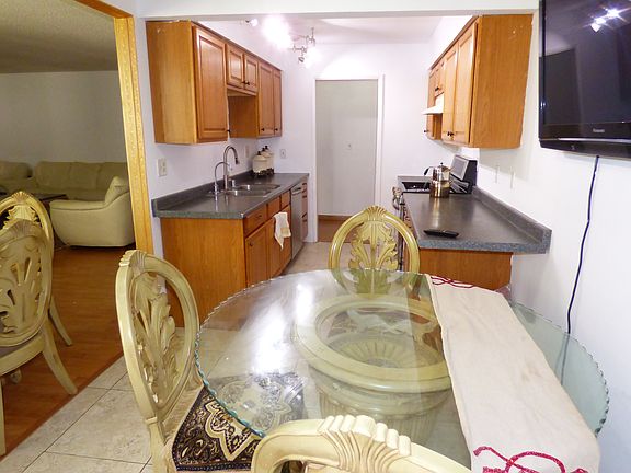 5th image of 570 W Stocker St Unit 214