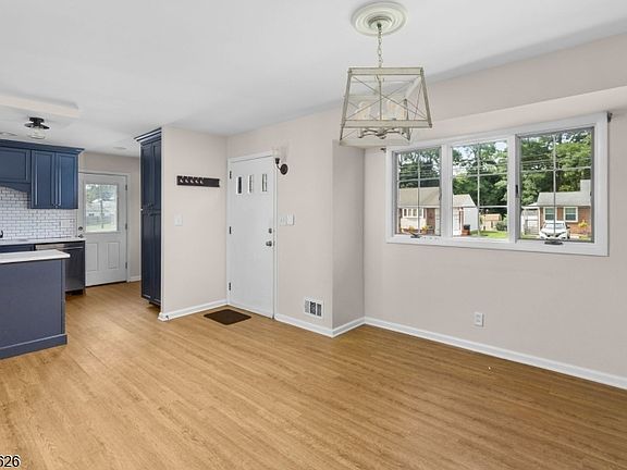 4th image of 93 Elton Ave