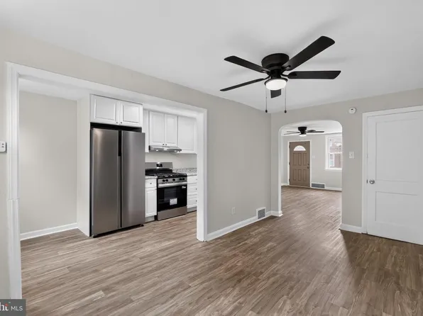 220 Weymouth Rd, Darby, PA 19023