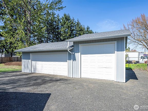 4th image of 303 Alder Lane N
