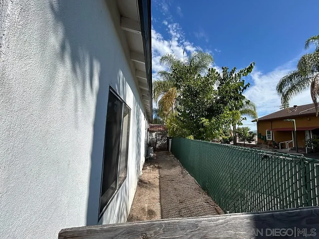 4 bed, 2.0 bath, 1410 sqft, $4,200 — Photo 2