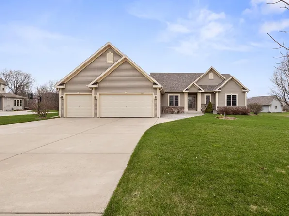 1880 Highland COURT, Slinger, WI 53086