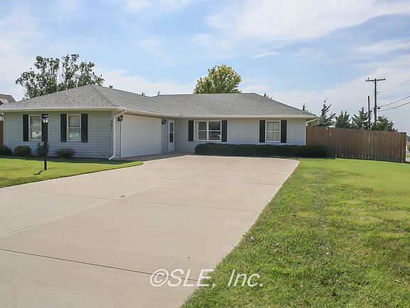 Front view of home and drive