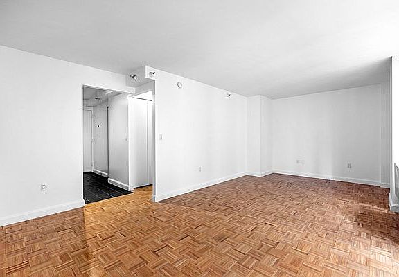 3rd image of 360 W 43rd St APT N7b