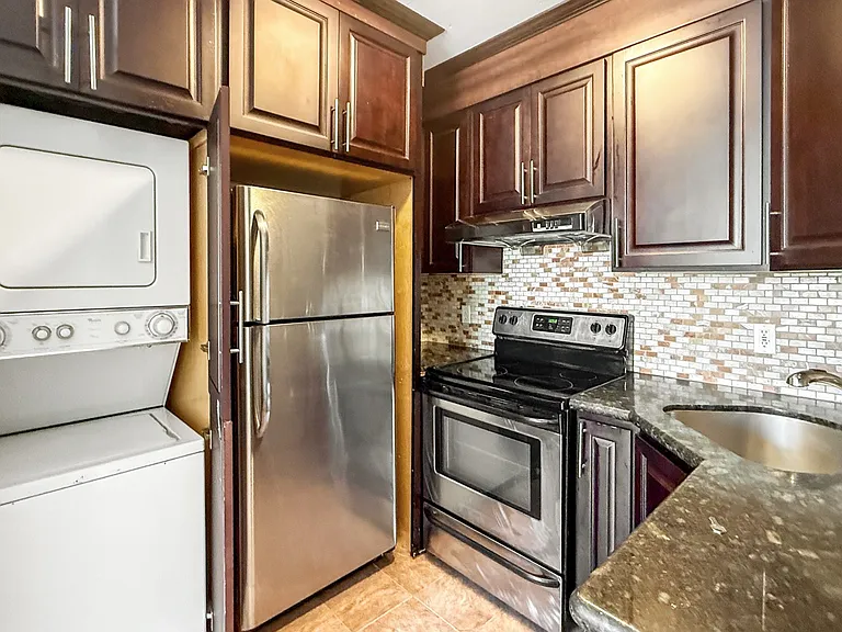 Diamond Terrace — Photo 36