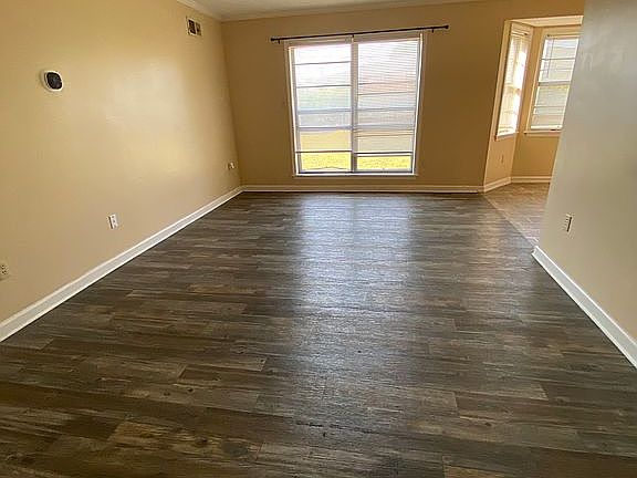 3rd image of 7713 Arapaho St