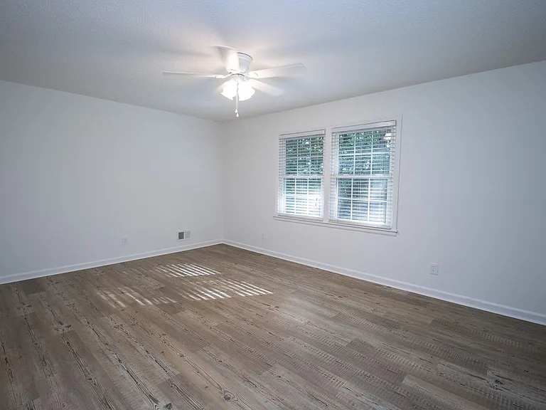 1110 Slann Dr — Photo 17