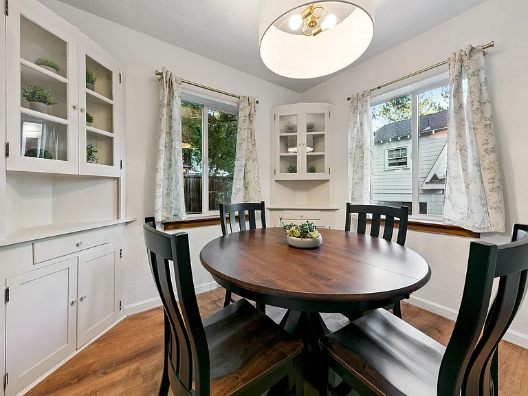 699 Saint Lawrence Ave — Photo 8