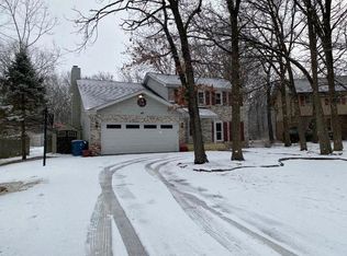 45 Arthur Ct, Crete, IL 60417