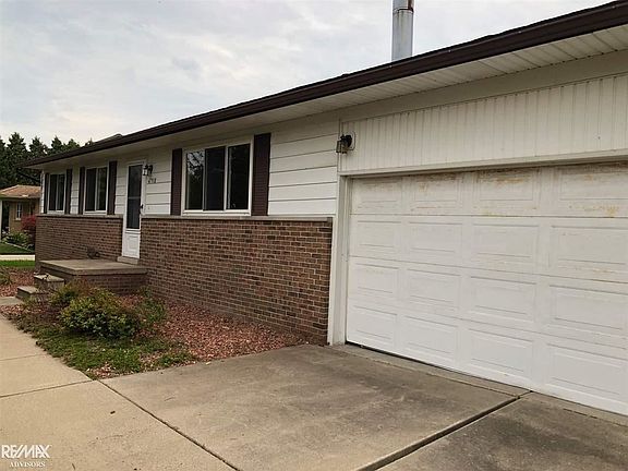 3rd image of 47918 Jefferson Ave