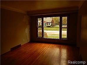 2nd image of 6625 Winona Ave