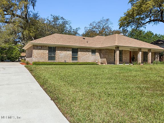 4th image of 3822 SARAH BROOKE Court