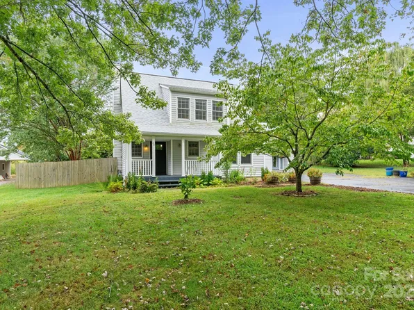 28 Beech Glen Dr, Black Mountain, NC 28711