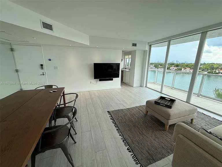 5900 Collins Ave #705 — Photo 5