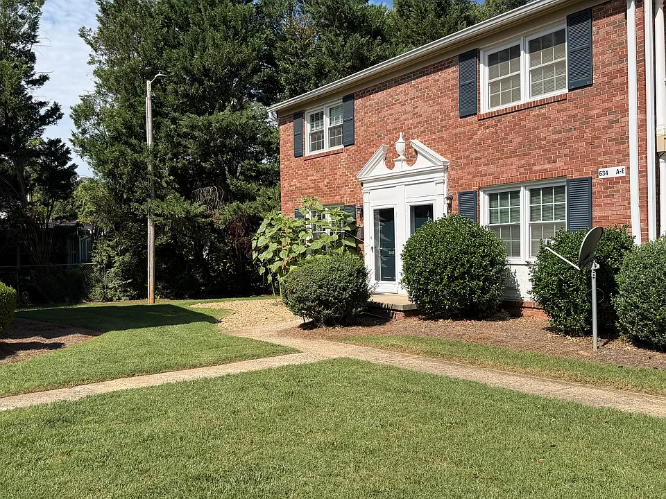 634 Walnut St
