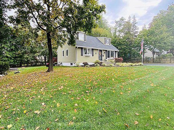 2nd image of 6 Sherman Dr