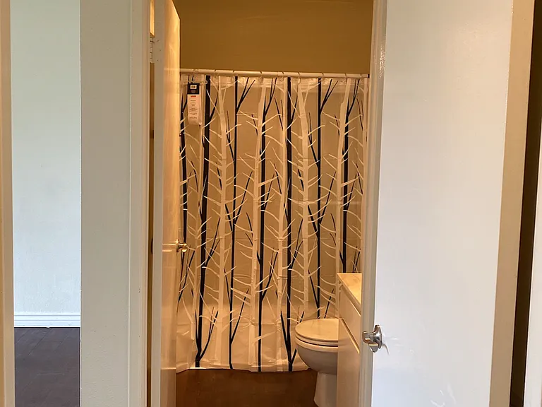 6590 Hazeltine Ave #201 — Photo 21