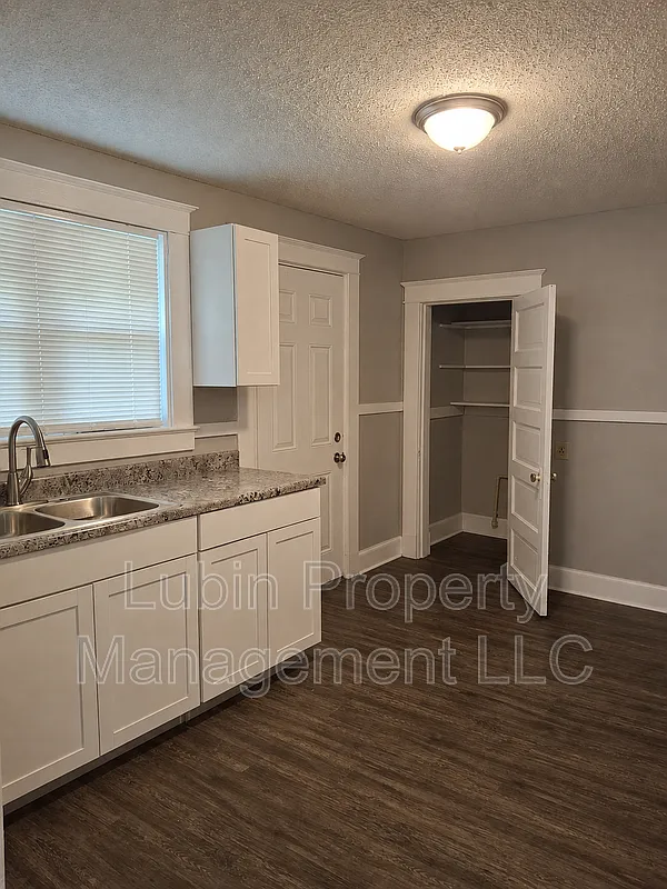 2 bed, 1.0 bath, 953 sqft, $900 — Photo 4