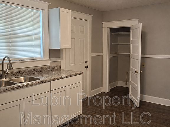 4th image of 3428 Vernon Ave