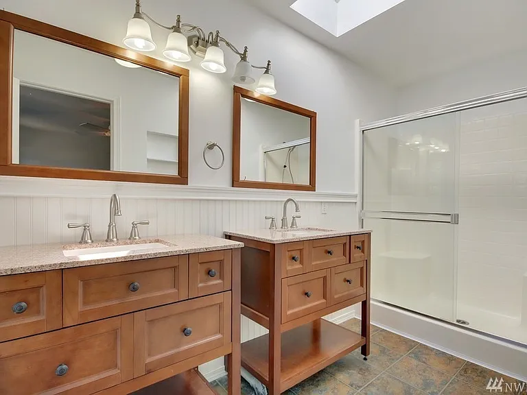1637 McDonald Ave — Photo 8
