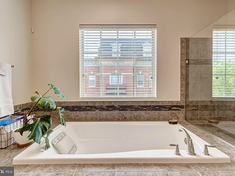 510 Overlook Park Dr #32 — Photo 42