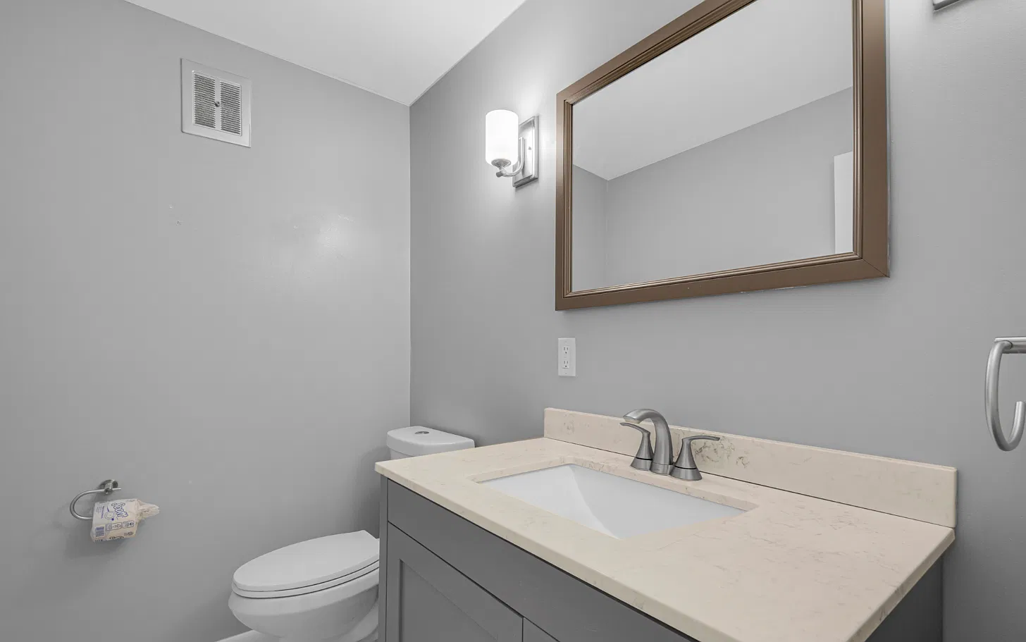2 bed, 1.5 bath, 1057 sqft, $2,700 — Photo 2