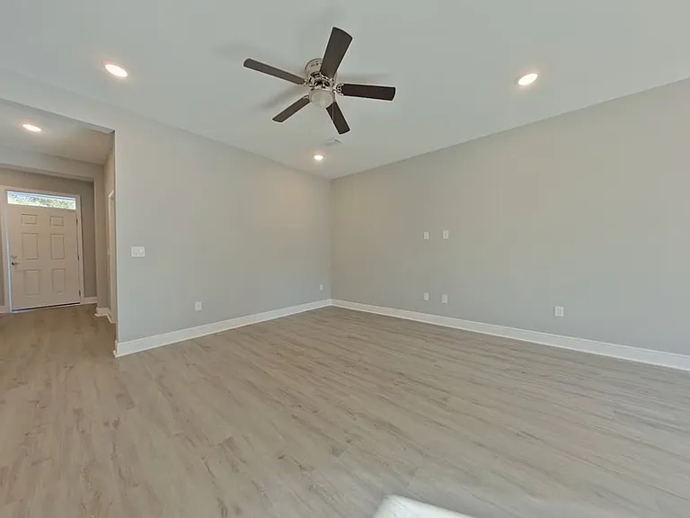 814 Kenneth Dr — Photo 5