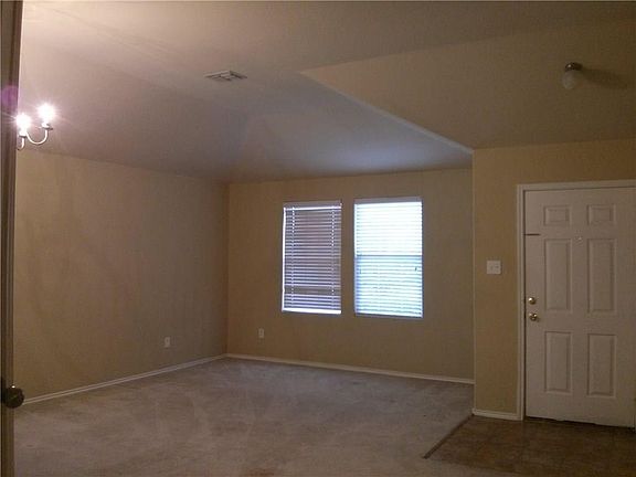 4th image of 907 Silver Sage Dr