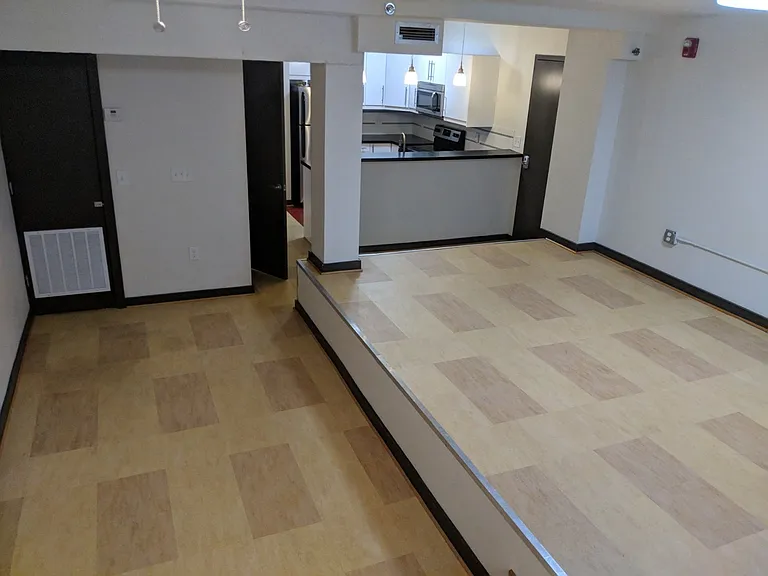 110 Campbell Ave SW — Photo 3
