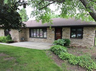 W180N8607 Town Hall Rd, Menomonee Falls, WI 53051