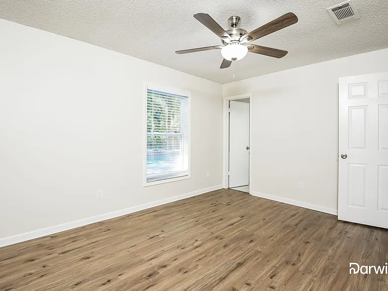 1349 Paradise Ln — Photo 8