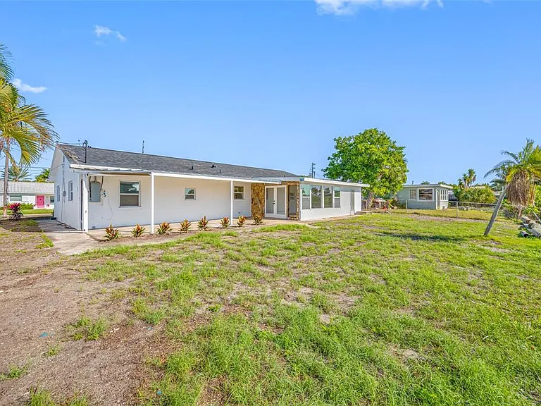 7930 Causeway Blvd S — Photo 48