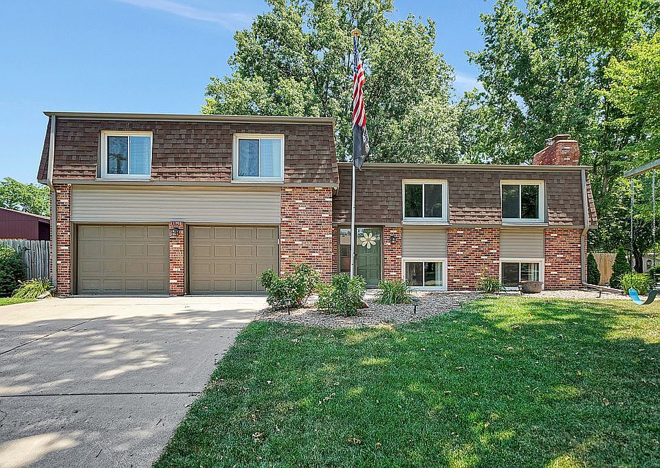 1st image of 340 Sycamore Dr