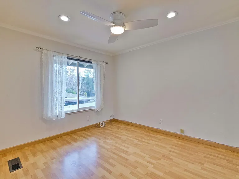 21099 Red Fir Ct — Photo 32