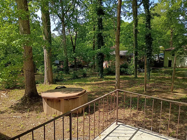 2480 Woodland Dr NW — Photo 2