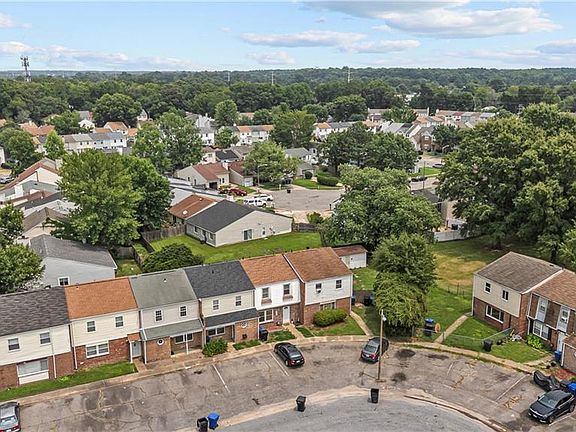 2nd image of 3212 Chesterton Ct