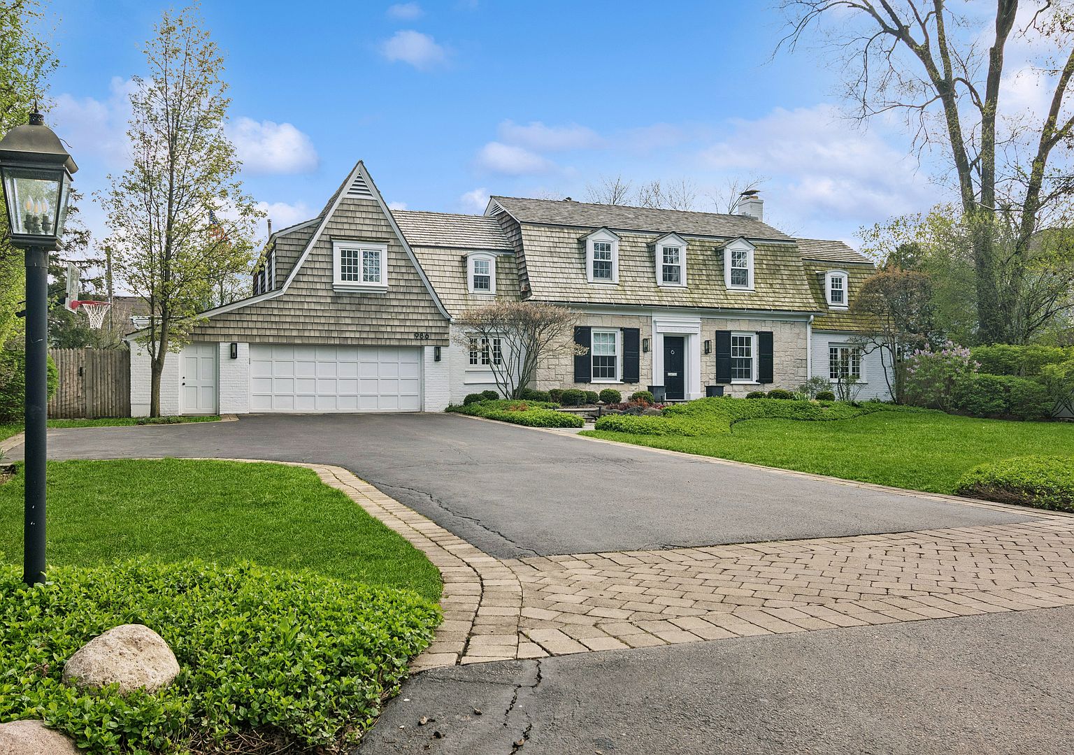 986 Brittany Rd