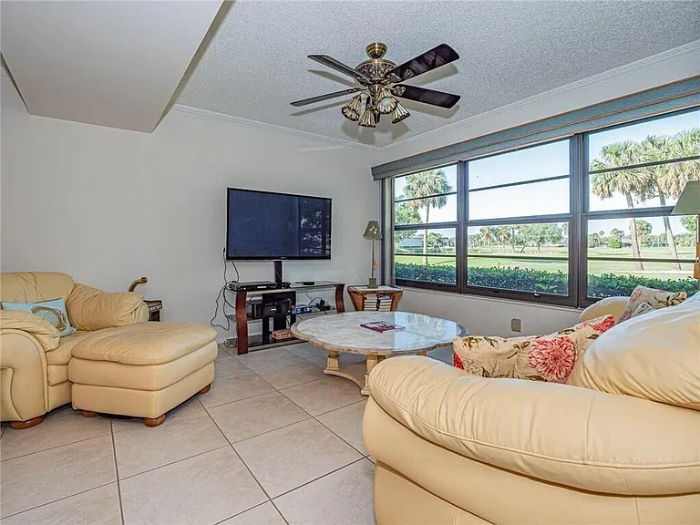 32 Plantation Dr #103 — Photo 7