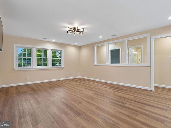 3rd image of 2924 June Ave