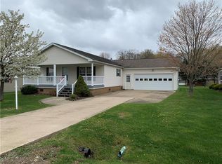 24 Stoneridge Ln, Grove City, PA 16127